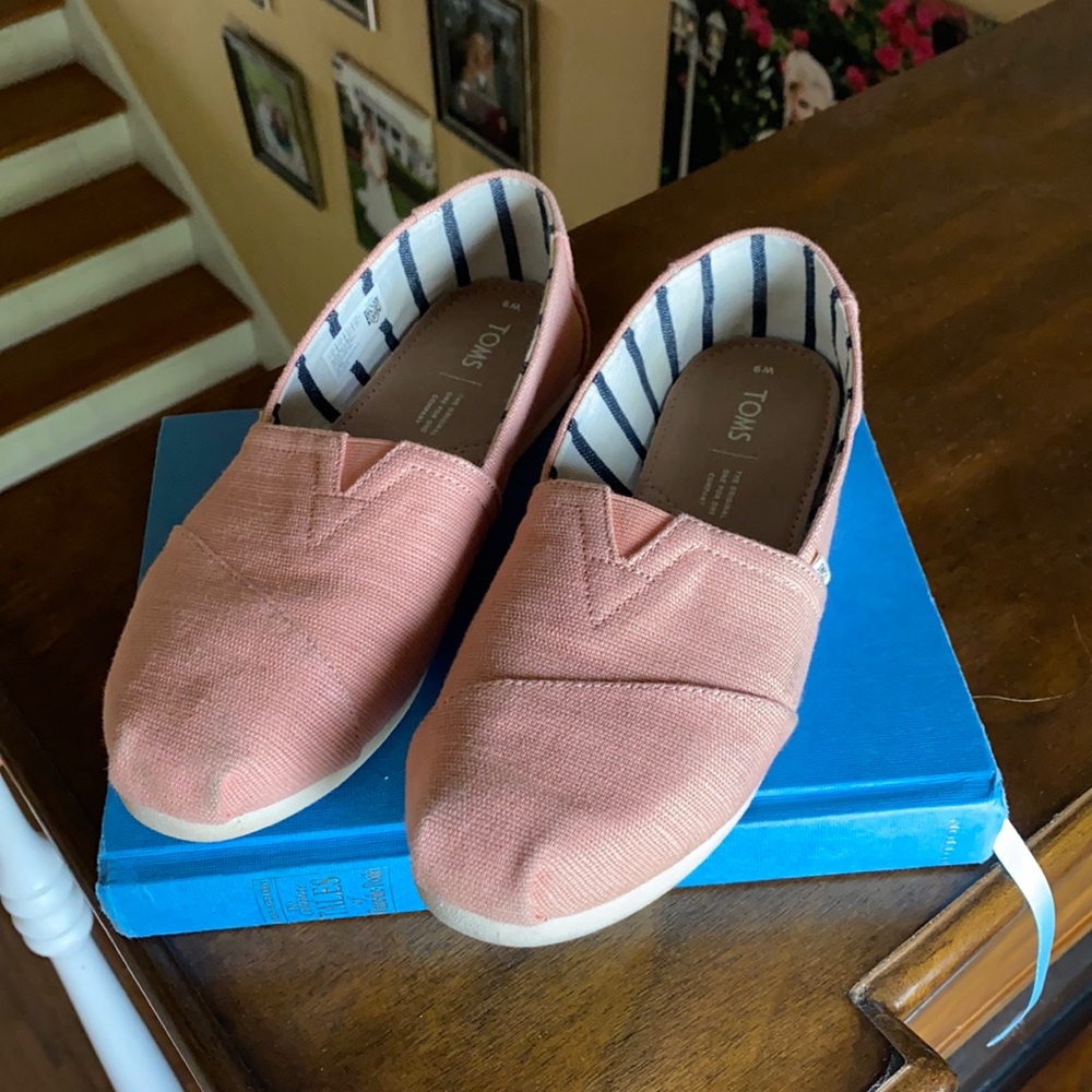 Toms
